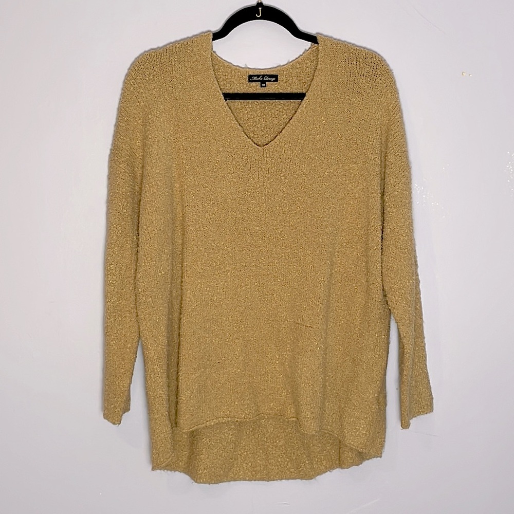 3/10$ Tan/camel oversized v neck chunky sweater
